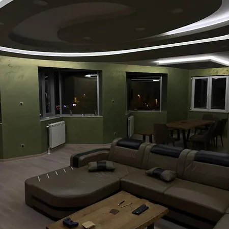 דירה Luxurious With A Jaccuzi And 4 Bedrooms בלגרד