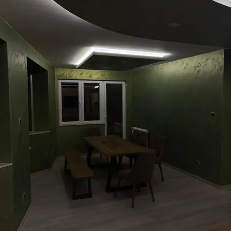 Luxurious With A Jaccuzi And 4 Bedrooms דירה *