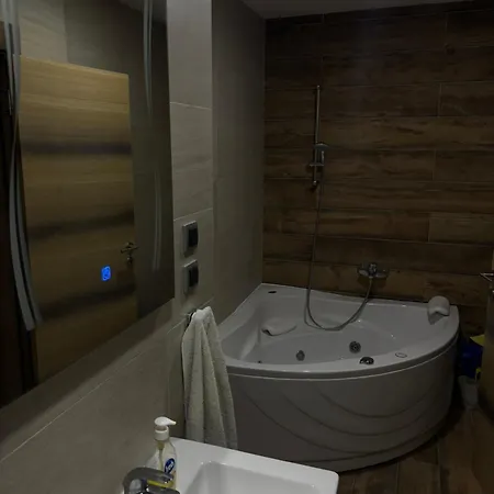 Luxurious With A Jaccuzi And 4 Bedrooms *